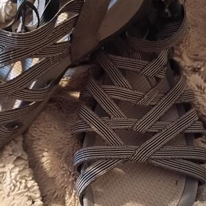 BearTraps Dark Gray Women's Strappy Sandals Size 8. Like New